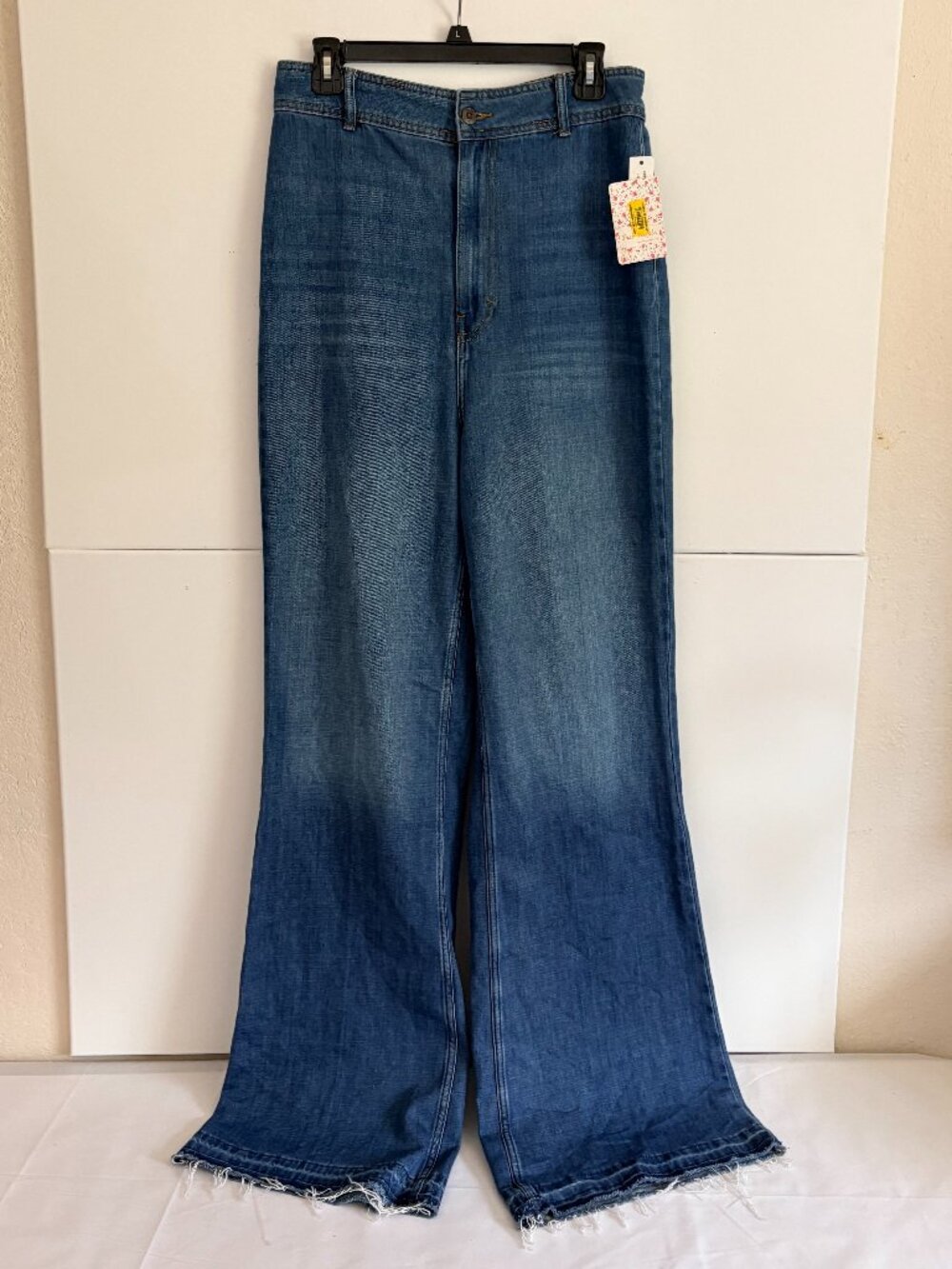 We The Free People Woman Vintage Stone Blue Light Wash High Rise Flare Jeans 31